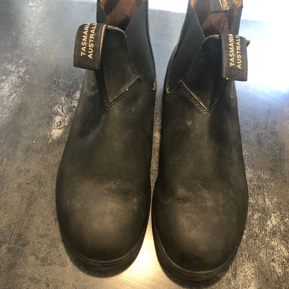Black Blundstones